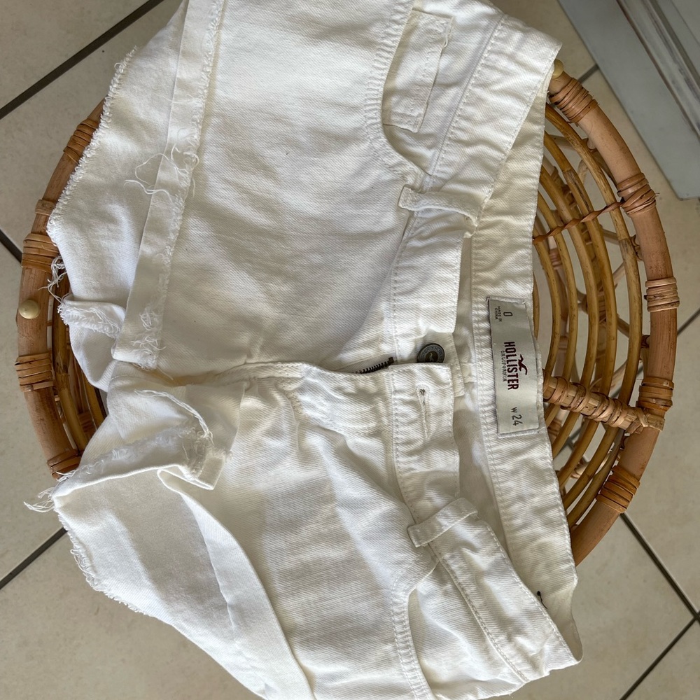 Low rise trendy hollister jean shorts
